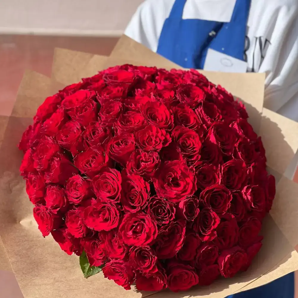 Подарок в виде цветов всегда будет актуальным вариантом для профессионала в медицинской сфере